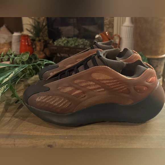 adidas gazelle silver green womens Adidas Yeezy 700 V3 Copper Fade